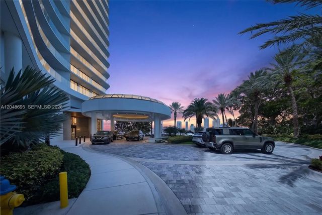 2800 Island Boulevard #302, Aventura