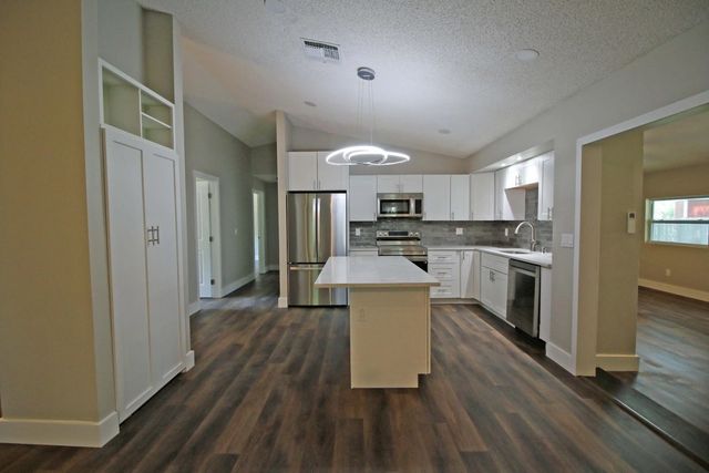 4 of 41 - 271 Naylor Ne, Palm Bay, FL