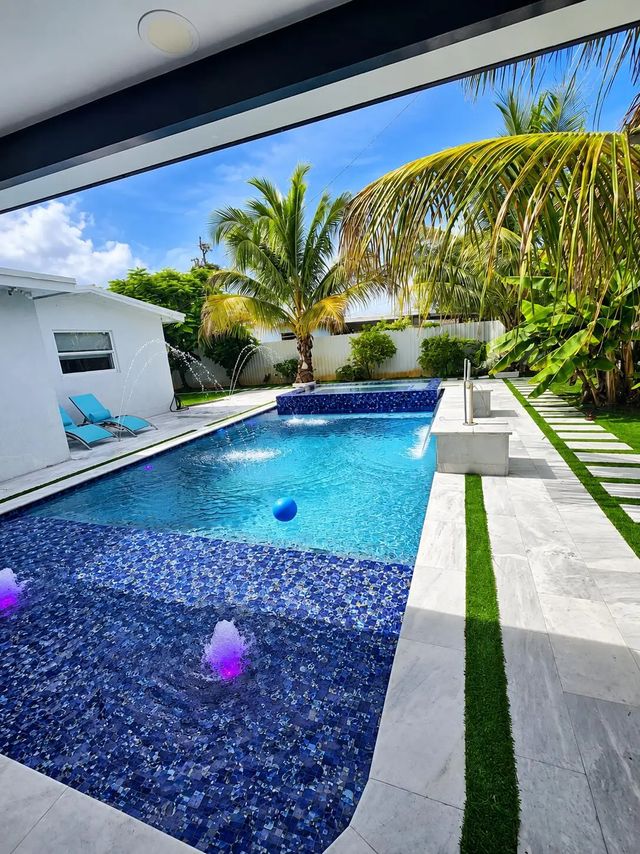 2 of 37 - 1902 Baythorne Road, West Palm Beach, FL