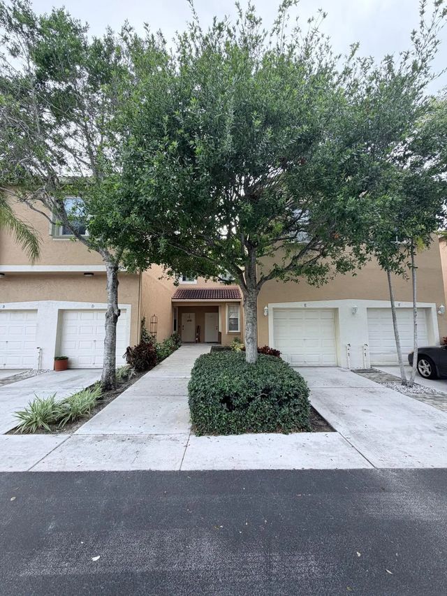 154 Village Boulevard #e, Tequesta