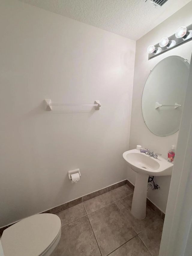 4 of 22 - 154 Village Boulevard #e, Tequesta, FL