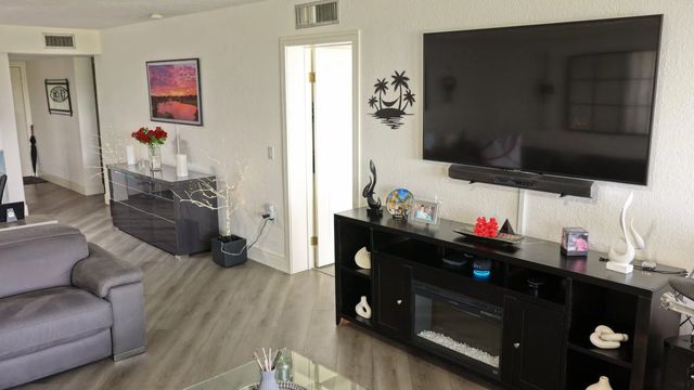 4 of 20 - 2421 Village Boulevard #201, West Palm Beach, FL