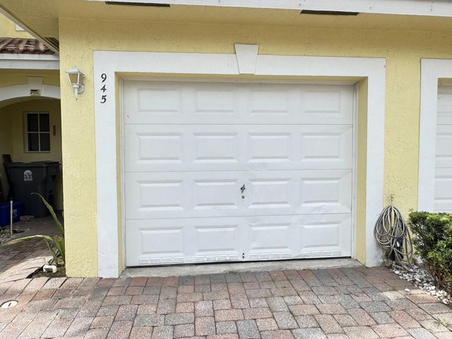 2 of 32 - 945 Imperial Lake Road, Lake Belvedere Estates, FL