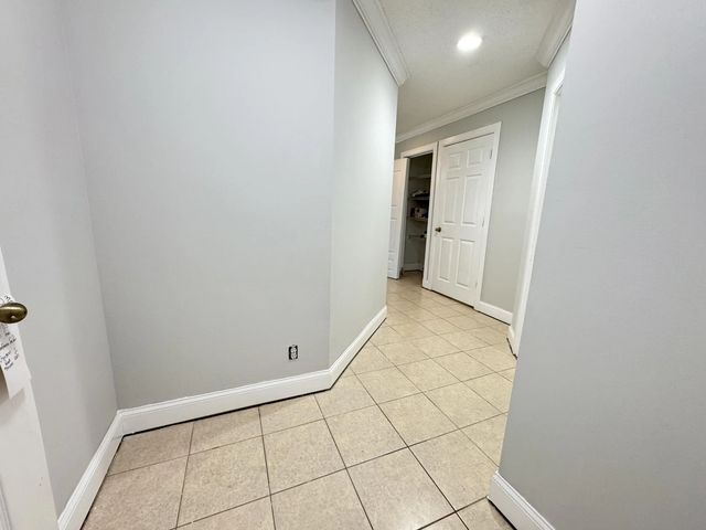 4 of 32 - 945 Imperial Lake Road, Lake Belvedere Estates, FL