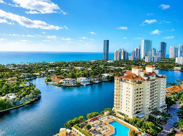 2 of 49 - 20191 E Country Club Drive #2601, Aventura, FL