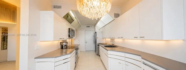 4 of 49 - 20191 E Country Club Drive #2601, Aventura, FL