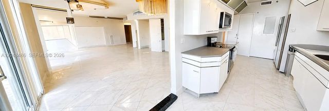 5 of 49 - 20191 E Country Club Drive #2601, Aventura, FL