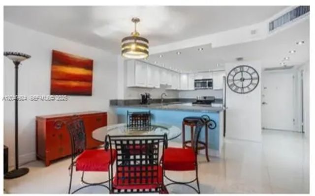 4 of 22 - 6039 Collins Avenue #619, Miami Beach, FL