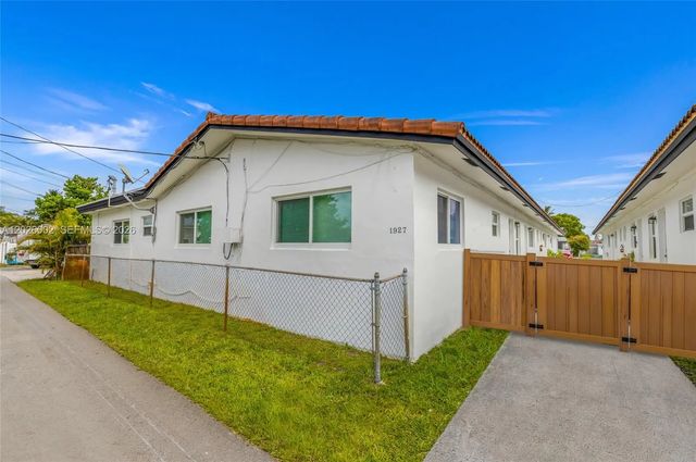 5 of 23 - 1927/1929 Roosevelt Street #1-10, Hollywood, FL