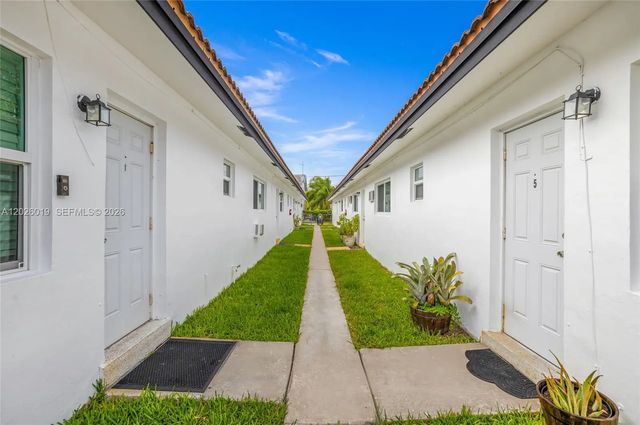 3 of 21 - 1927/1929 Roosevelt Street, Hollywood, FL