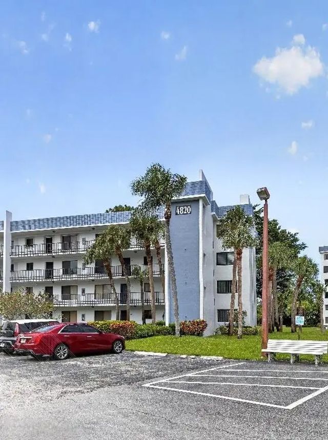 4820 Lucerne Lakes Boulevard W #402, Lake Worth
