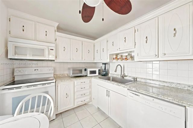 4 of 30 - 4141 Nw 44th Avenue #321, Lauderdale Lakes, FL