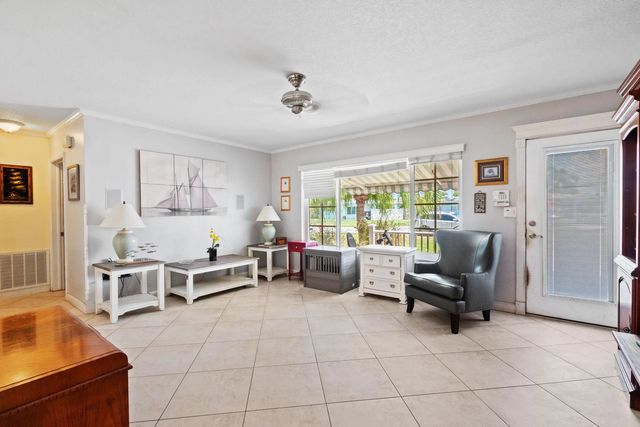 4 of 25 - 349 Sw 14th Court, Pompano Beach, FL