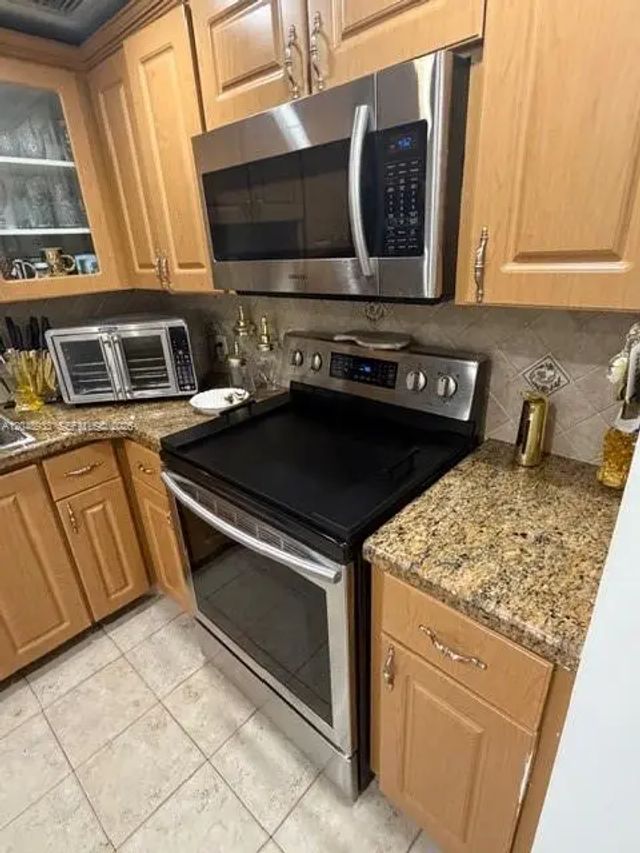 3 of 16 - 100 Bayview Drive #1208, Sunny Isles Beach, FL
