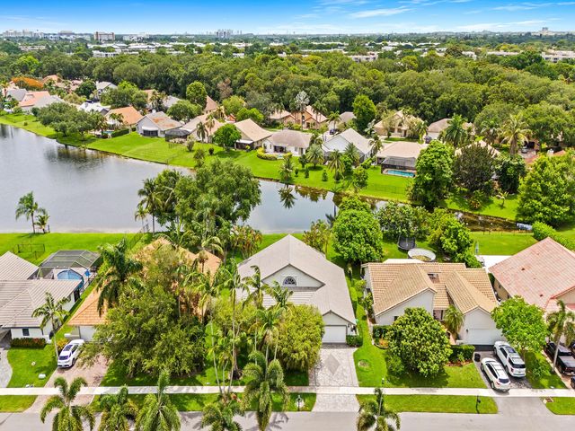 1750 W Oak Knoll Circle, Davie