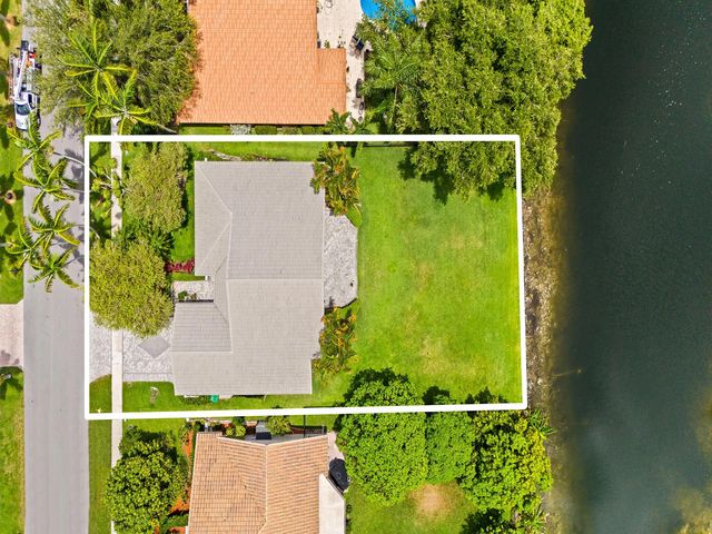 4 of 26 - 1750 W Oak Knoll Circle, Davie, FL