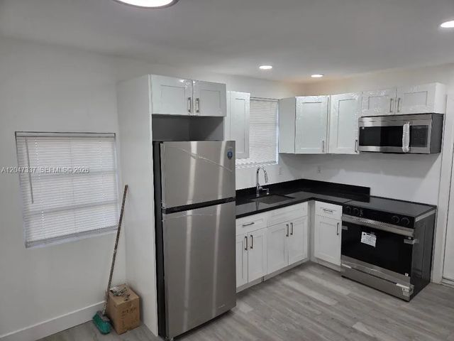 2 of 13 - 2911 Nw 30th Street, Miami, FL