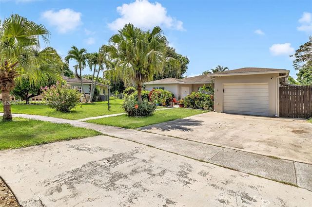 4 of 39 - 5045 Sw 10th Street, Margate, FL