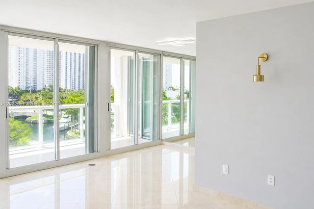 4 of 52 - 16400 Collins Avenue #542, Sunny Isles Beach, FL