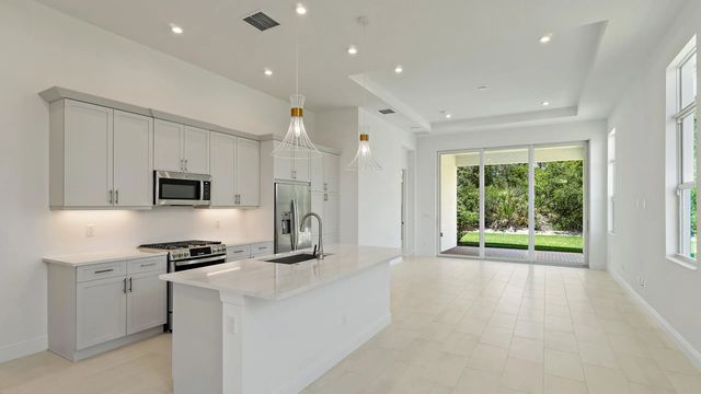 4 of 13 - 204 Se Via Sangro, Port St. Lucie, FL