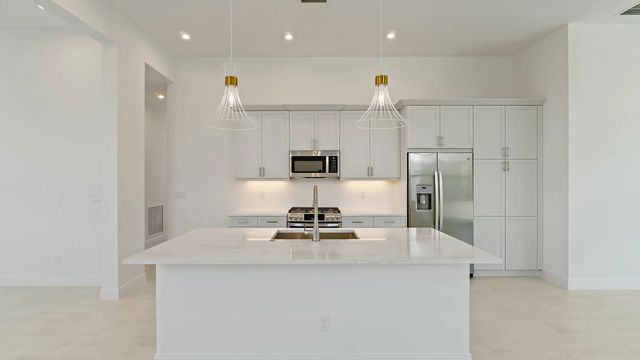 5 of 13 - 204 Se Via Sangro, Port St. Lucie, FL