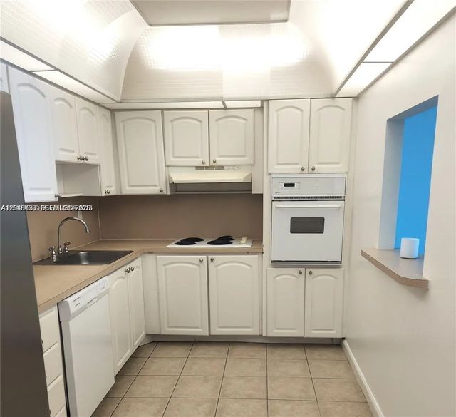 5 of 24 - 19370 Collins Avenue #517, Sunny Isles Beach, FL
