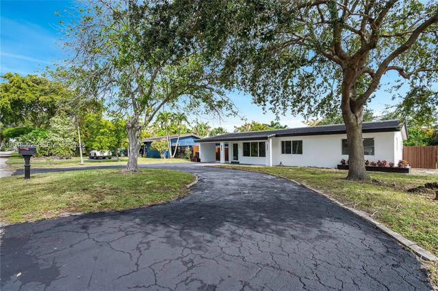 4 of 27 - 321 Nw 36th Street, Oakland Park, FL