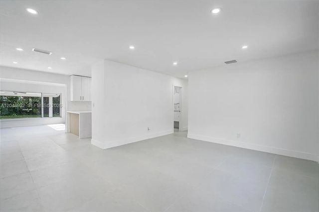 5 of 27 - 321 Nw 36th Street, Oakland Park, FL