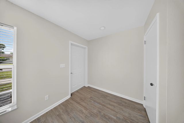 4 of 33 - 216 W Arbor Avenue, Port St. Lucie, FL