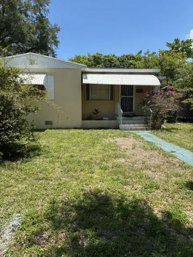 800 Nw 133rd Street, North Miami
