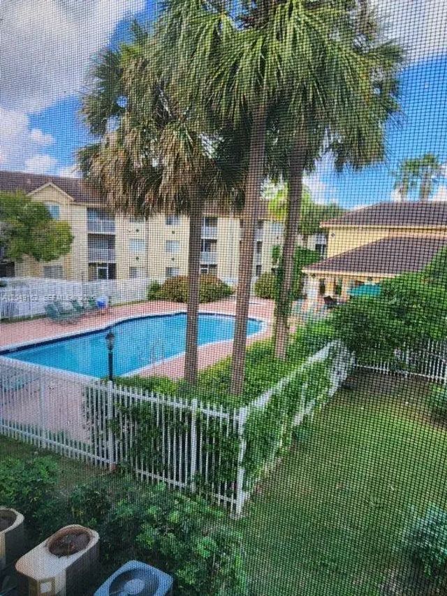 3 of 11 - 460 S Park #209, Hollywood, FL