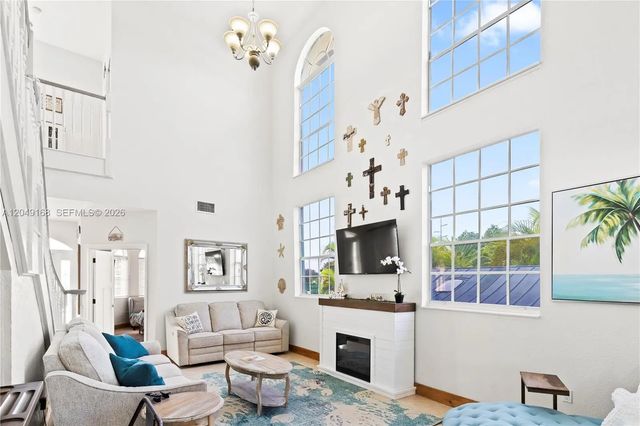 4 of 27 - 901 Dove Avenue, Miami Springs, FL