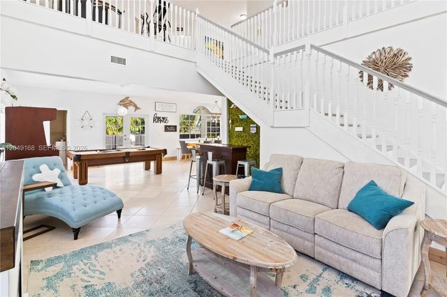 5 of 27 - 901 Dove Avenue, Miami Springs, FL