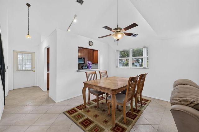 4 of 38 - 1474 Se Rivergreen Circle, Port St. Lucie, FL