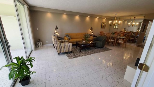 3800 Oaks Clubhouse Drive #112, Pompano Beach