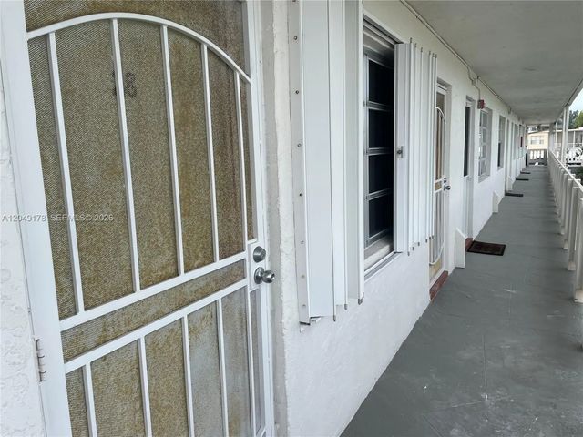 2 of 19 - 20120 Ne 2nd Avenue #w28, Miami Gardens, FL