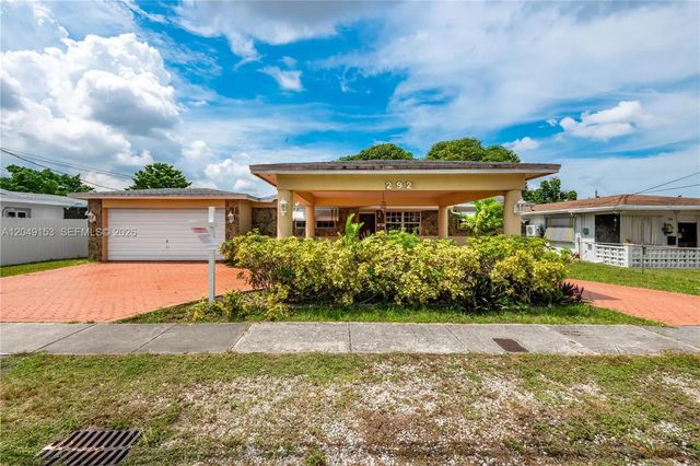 292 W 39th Place, Hialeah