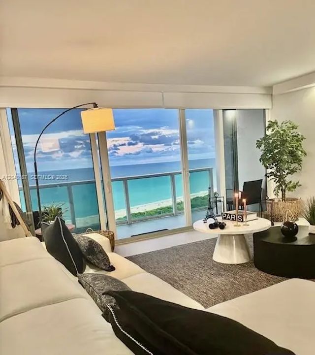 100 Bayview Drive #1906, Sunny Isles Beach