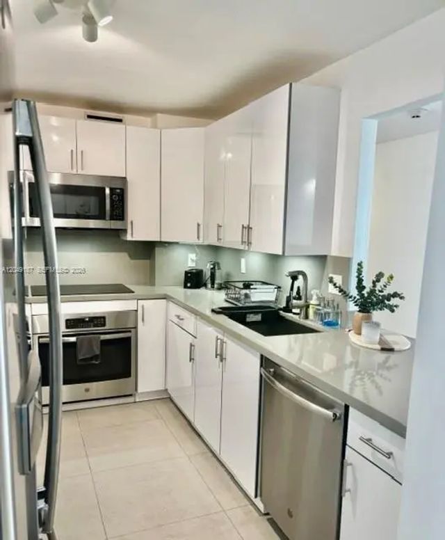 4 of 53 - 100 Bayview Drive #1906, Sunny Isles Beach, FL