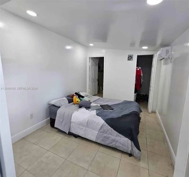 5 of 20 - 2780 Nw 29th Court, Oakland Park, FL