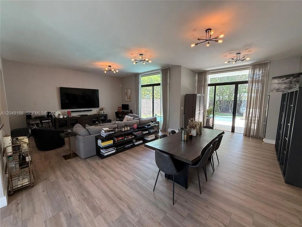 8631 Arboretum Lane, Miami