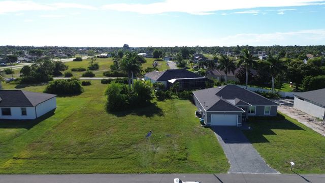 2012 Nw 24th Place, Cape Coral