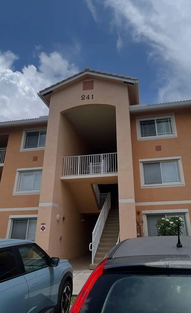 2 of 16 - 241 Sw Palm Drive #106, Port St. Lucie, FL