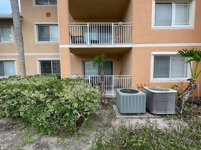 3 of 16 - 241 Sw Palm Drive #106, Port St. Lucie, FL