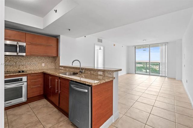 5 of 55 - 2681 N Flamingo Road #2205s, Sunrise, FL