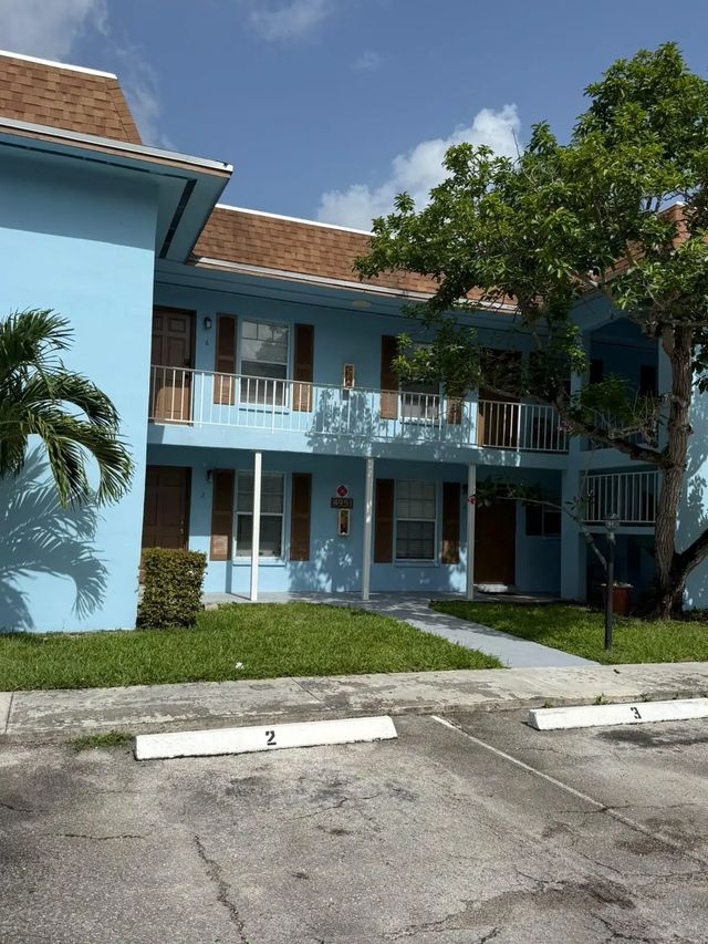 4 of 28 - 4951 Wedgewood Way #5, West Palm Beach, FL