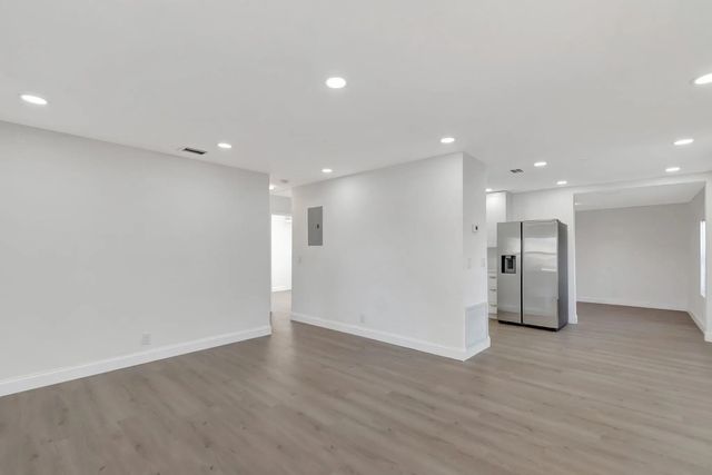 3 of 21 - 950 29th Street, West Palm Beach, FL