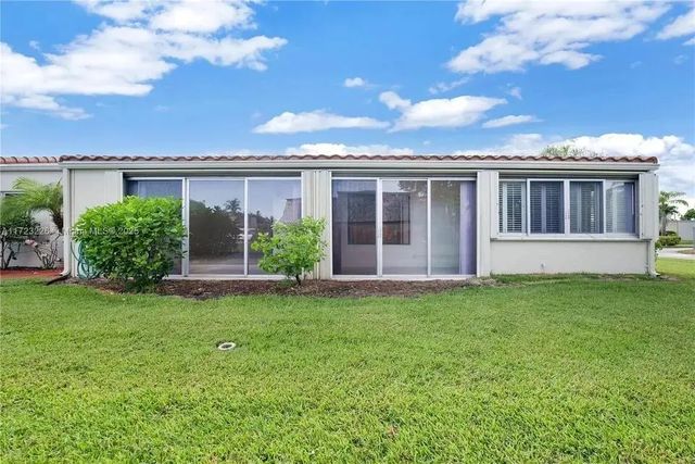 2532 Boundbrook Drive S #104, Palm Springs