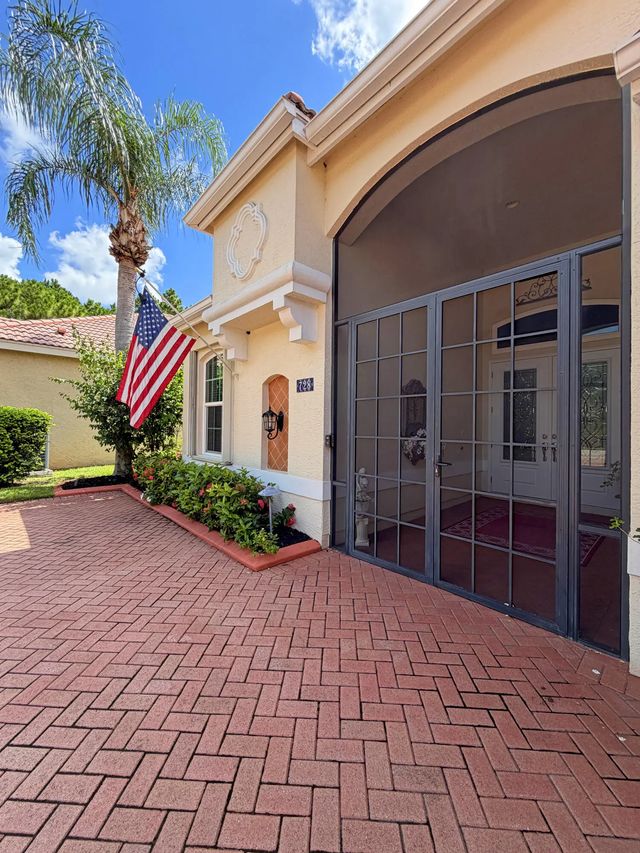 5 of 83 - 728 Sw Lake Charles Circle, Port St. Lucie, FL