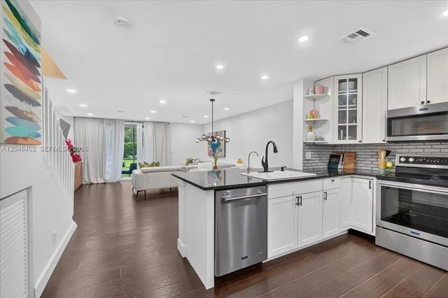 3 of 35 - 7102 Woodmont Way, Tamarac, FL
